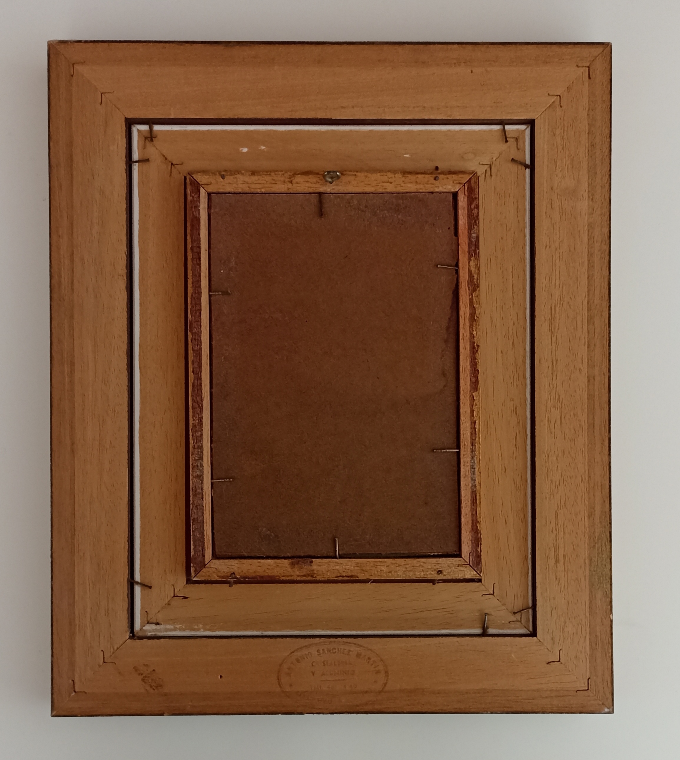 Bonito cuadro con marco de madera y cristal protector. 55x29,5 cm.