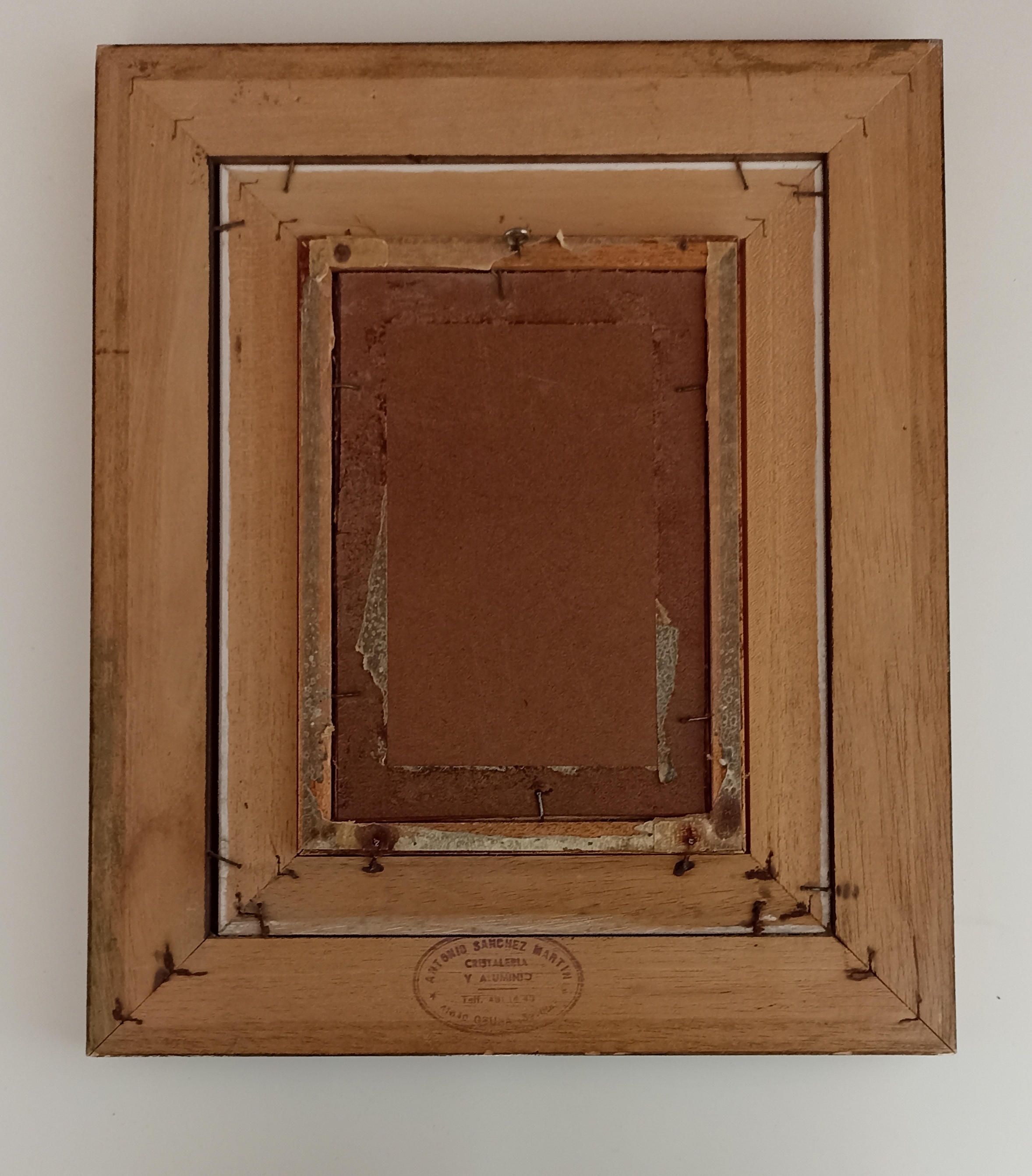Bonito cuadro con marco de madera y cristal protector. 35,5x30 cm.