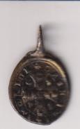 San Benito y Cruz en la mano. Medalla (AE 18 mms.) R/ Cruz de San Benito. Siglo XVII-XVIII