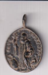 San Benito. Medalla (AE 27 mms.) R/ Cruz de San Benito. Siglo XVII-XVII