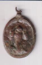 Virgen con Niño Jesús. Medalla (AE 25 mms.) R/ Santo arrodillado. Siglo XVIII