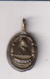 Cáliz entre dos Angelitos. Medalla (AE 14 mms) R/ Virgen (?) Siglo XVIII. RARA. Una representa-