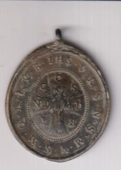 S. Benito y Cruz. Medalla (AE 42 mms.) R/ Cruz de San Benito. Siglo XVII-XVIII. MUY ESCASA ASÍ