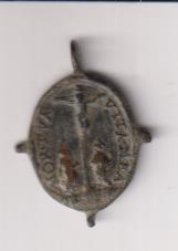 Crucificado entre dos santos, Ley: Mortva Vitamea. medalla (AE 22) R/ S. Bárbara. Siglo XVII-XVIII