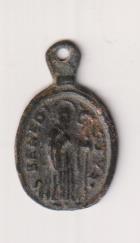 Virgen de Montserrat (M. d. Mon. Ser.) Medalla (AE 22 mms.) R/San Benito. Siglo XVIII