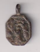 virgen del rosario de toledo. Medalla (AE 18 mms.) R/ Santo arrodillado ante la virgen. Siglo XVII-XVIII. RARA