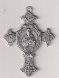 Tert. Franciscalis. Ordo. sub. obed. Cap. Medalla troquelada en cruz. R/Ley en latín (Cal o Al. 66 mms.)