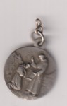 Santo (S. Francisco ?) Bendiciendo a un monje arrodillado. (Plata 21 mms. 3,50 gr.) R/Ley en Español: El Señor te bendiga y te guarde