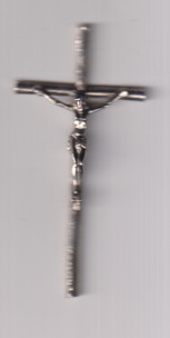 Jesús en la cruz. (Plata 65 mms: 5,11 gr.) Siglo XIX