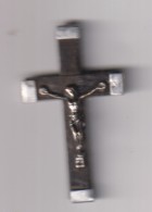 Jesús en la cruz. (42 mm.) R/Lourdes