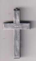 Jesús en la cruz. (42 mm.) R/Lourdes