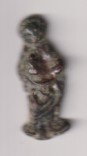 Virgen ? sosteniendo Niño. Figura En Bronce(33 Mm) Remate de un mueble, o colgante. R/ Liso.  Siglo XVI-XVIII. Bonita pátina Verde.