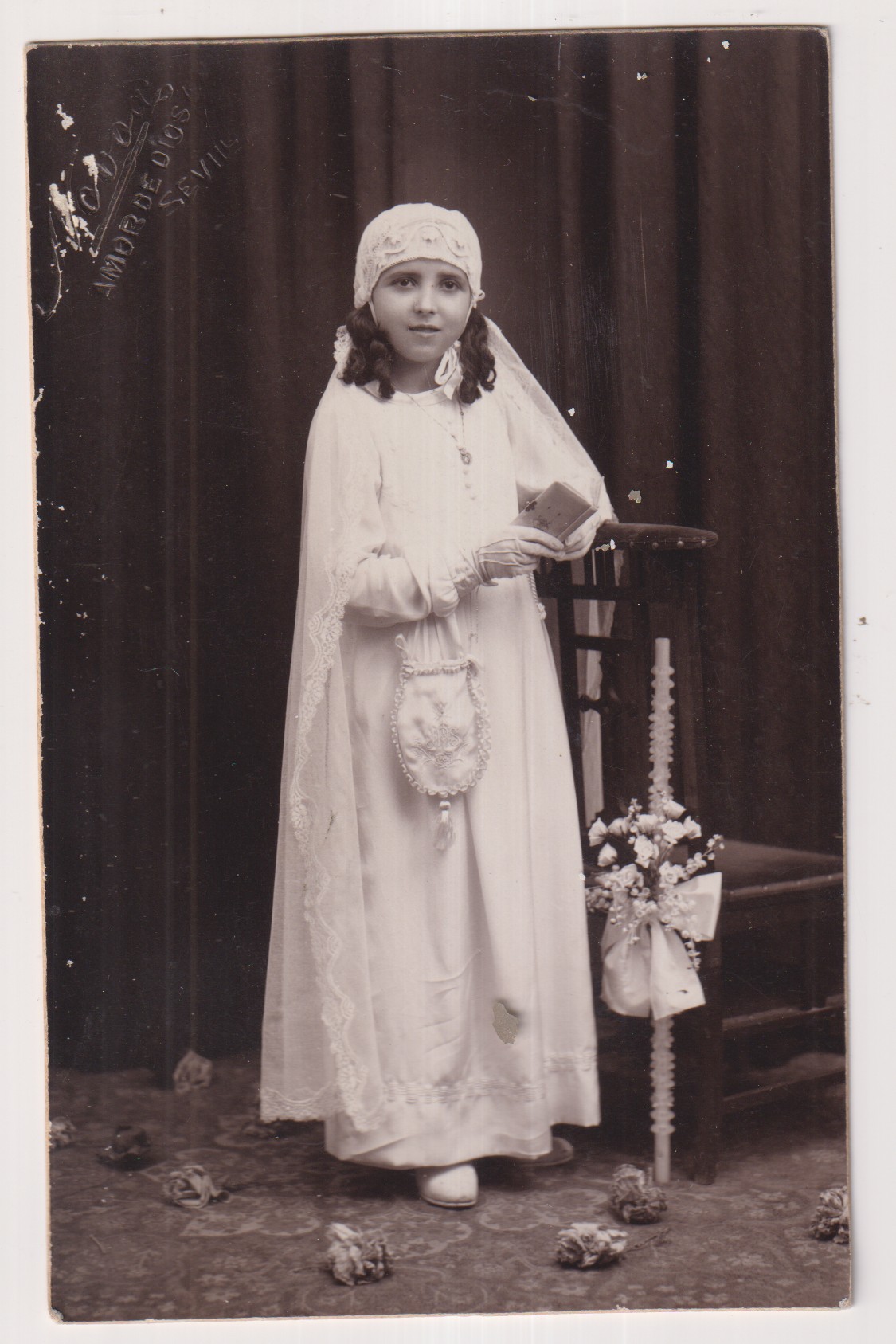 Niña de Comunión. Foto Postal. Fotógrafo Novoa- Sevilla 1935