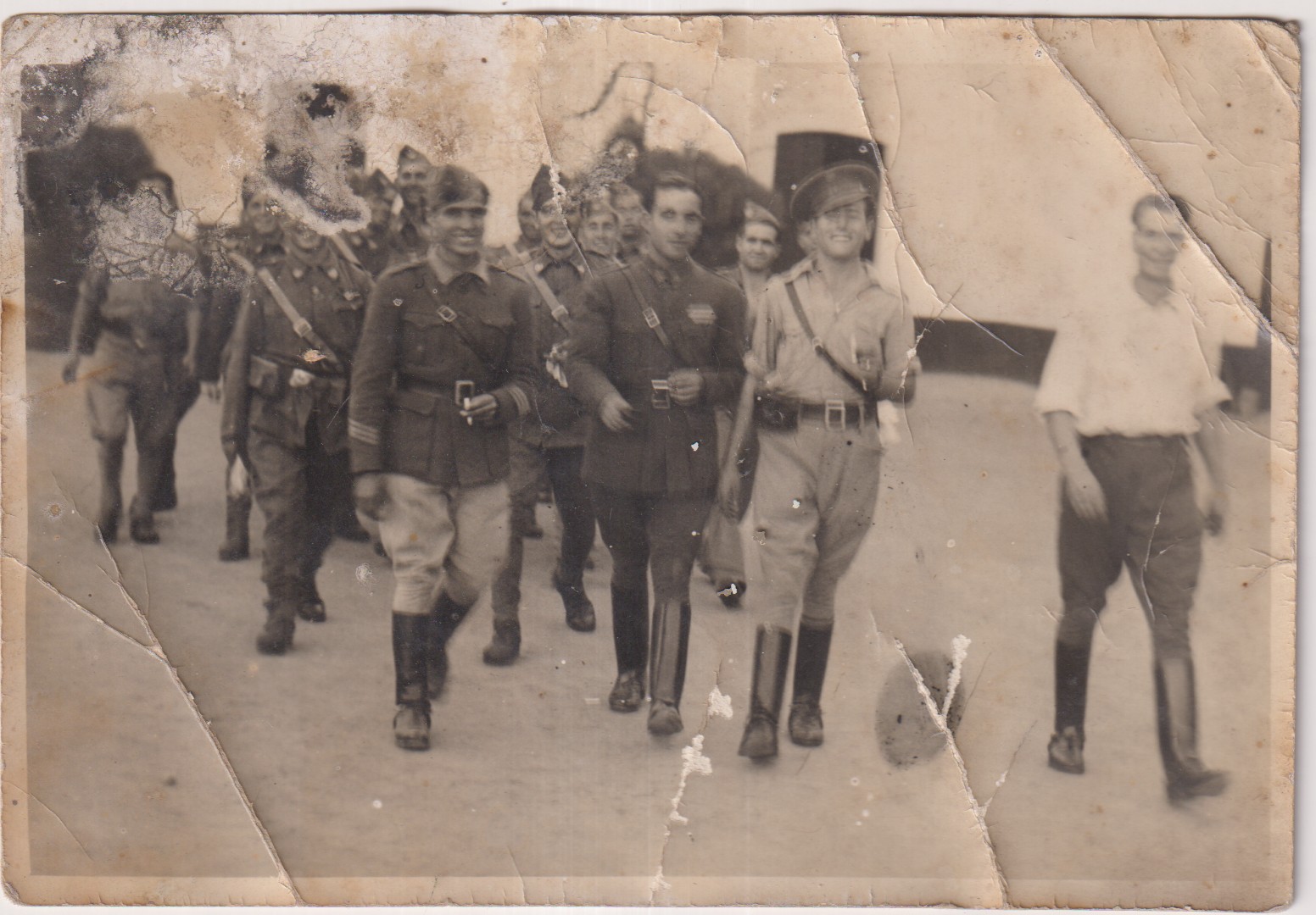 Fotografía (13x9) Grupo de Militares (SEvilla)