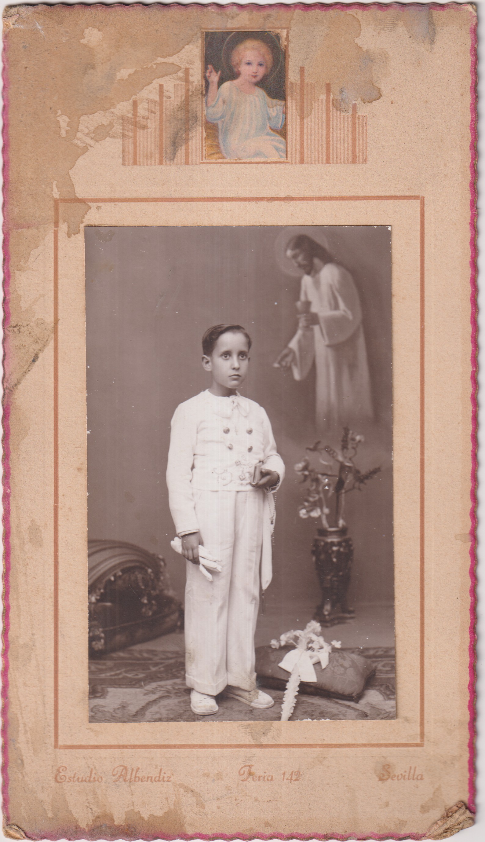 Niño de comunión. (14x8,5 + cartón con estampa de niño jesús.) Estudio Albéndiz. Sevilla