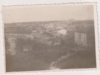 Fotografía (9x6) Paisaje, Al dorso: Flor de Maig. 25 de Abril 1942