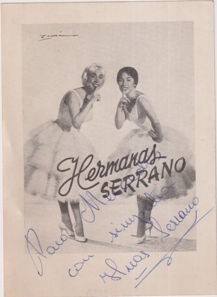 Postal Publicitaria (15,5x11 cm.) de las Hermanas Serrano. con dedicación y autógrafo