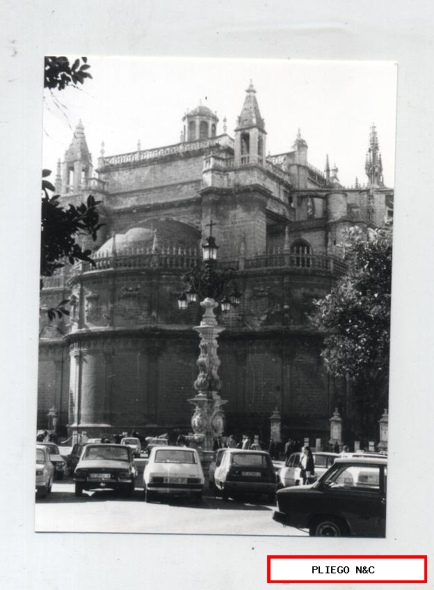 Fotógrafo Agudeló. Plaza de la Virgen de los Reyes. 12x9. Sevilla años 70