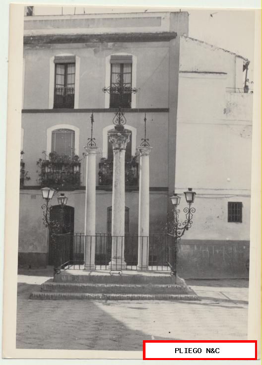 fotografía (9x12) calle cruces. Fotógrafo Agudelo. Años 60-70