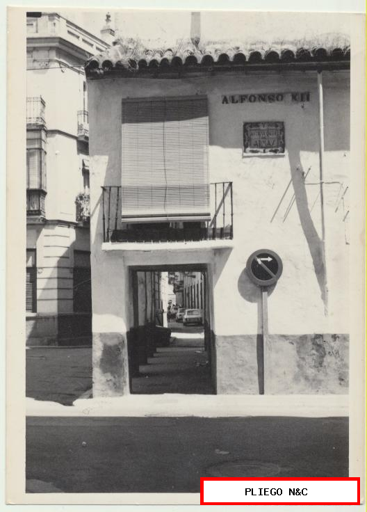 fotografía (9x12) c/Alfonso xii esquina a plaza puerta real. Fotógrafo Agudelo. Años 70
