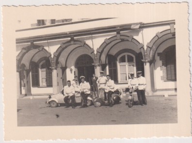Grupo de Infantes de Marina en las Bodegas González Bias. Jerez de la Frontera. Foto malet. Año 1955