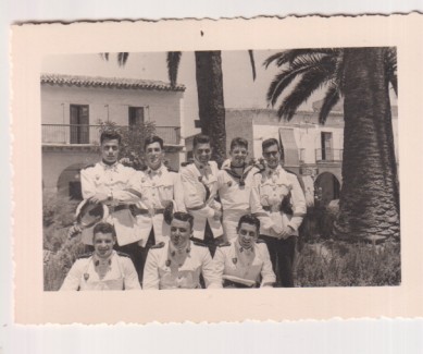 Grupo de Infantes de Marina en El Puerto de Santa María (Cádiz) Al dorso: nombres, Flota malet. Cádiz. Año 1955