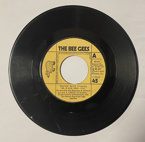 The Bee Gees. Stayin' Alive. RSO 1977 (20 90 267) Single 45 RPM