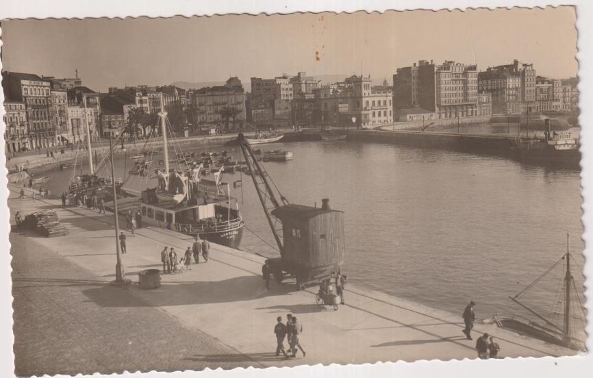 Gijón. El Muelle. Ediciones Alarde 29. RARA