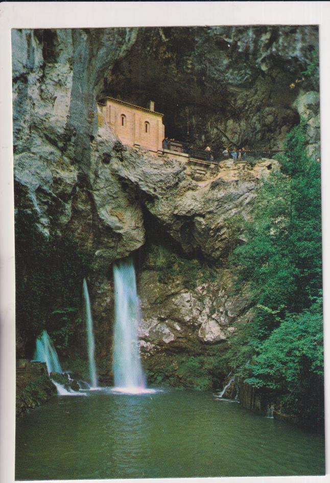 Covadonga. Gruta y cascada