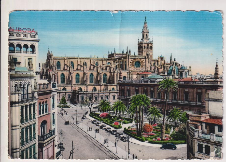 Sevilla. Catedral y la casa de la Lonja. Pan American 204. Años 50