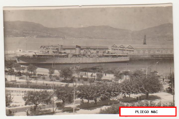 Vigo-Barco de Guerra en el puerto. Postales P. Esperón-