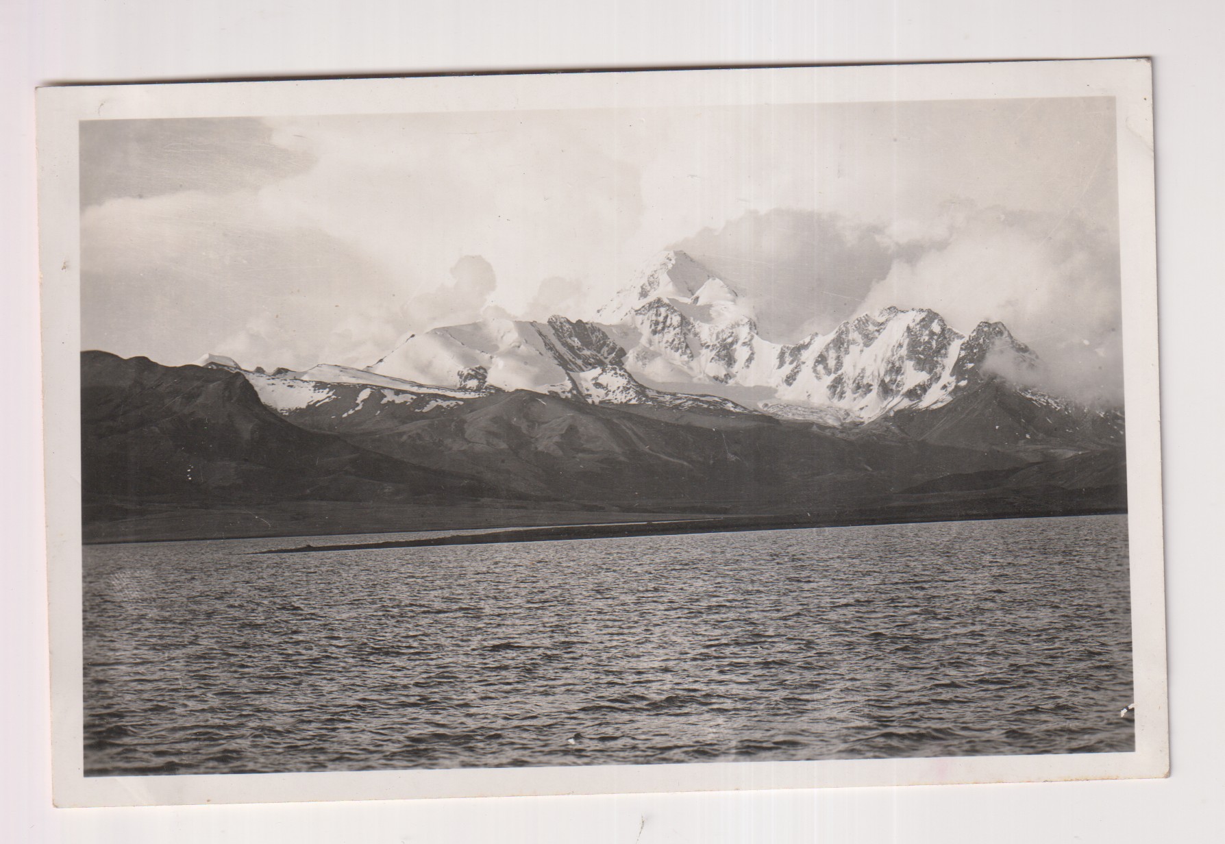 Foto Postal. Bolivia.- Lago Titicaca y El nevado de Sorata