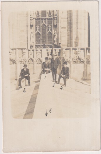 Foto Postal. Al dorso: Mis compañeros de viaje sobre el techo de la catedral de Milán