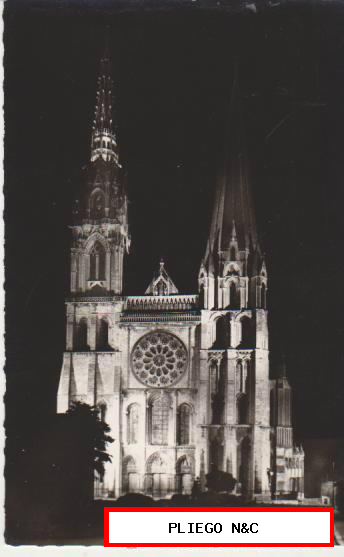 Chartres-La Cathedrale Iluminée