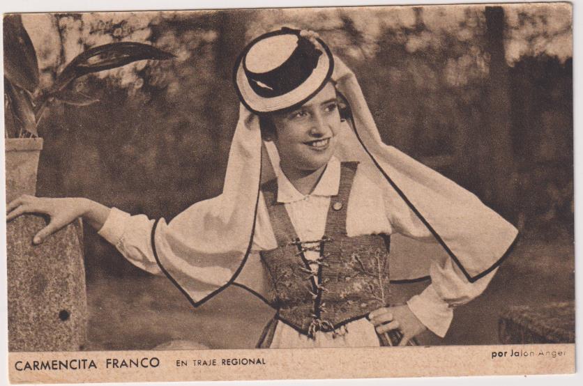 Carmencita Franco. en traje regional, por Ángel Jalón