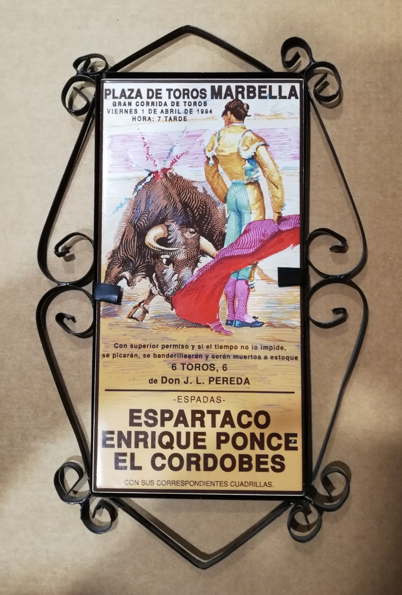 Azulejo con el cartel de la corrida de los espadas: Espartaco, Ponce y El Cordobés