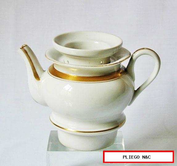 Cafetera o tetera de filtro en porcelana (10x14) En la base marca Z