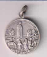 Medalla (2.4 Cms.) N.S. do Rosario da Fátima 1917. R/ Corazón de Jesús