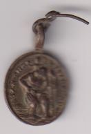 San Cristóbal. Medalla (AE. 1,7 cms.) R/ Santa Bárbara. Siglo XVII