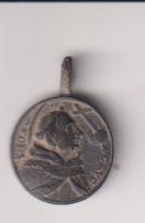 San Juan de la Cruz. Medalla (AE. 1,7 cms.) R/ S. Mater Teresia. Siglo XVII
