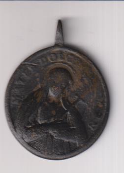 Mater Dolorosa. Medalla (AE 40 mm.) R/Santísima Trinidad. Exergo: Roma. Siglo XVII-XVIII