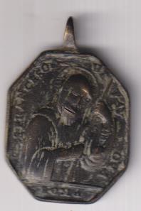 N. S. dela soledad. Exergo: Caritas. Medalla (AE 37 Mms.) R/ S. Franc de Paula. Siglo XVIII. RARA